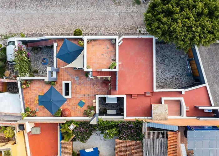 Rooftop Terrace Views! Stylish 4Br Hacienda