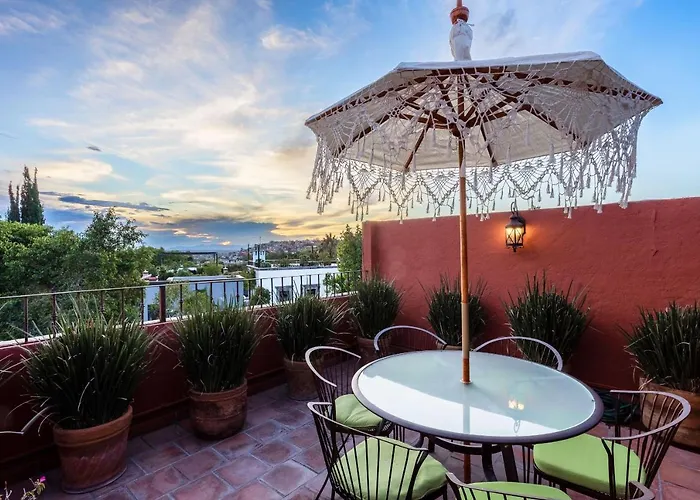 3Br Garden Home With Rooftop & Garage In Centro San Miguel De Allende