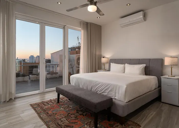 Casa Blanca, 2Br Modern Home With Rooftop Views