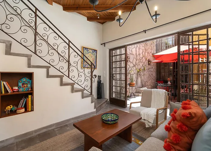 Casa Esperanza, 2Br Designer Charm & Rooftop Views